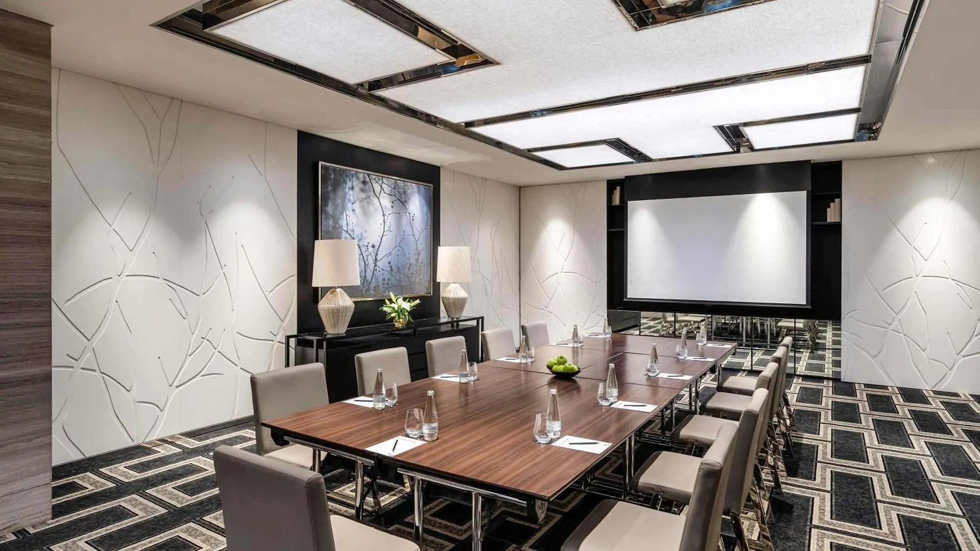 Pullman Dubai Downtown Hotel 5*,